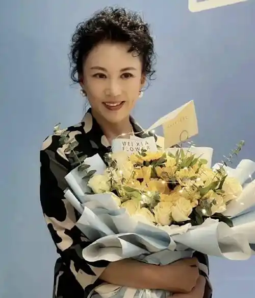 演员马丽:国家一级演员,被丈夫宠爱31年,戏红人不红也幸福_母亲_妻子