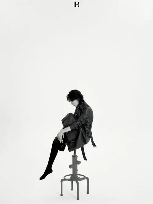 殷桃浓烈烟熏妆登杂志封面黑白影像塑造高级质感