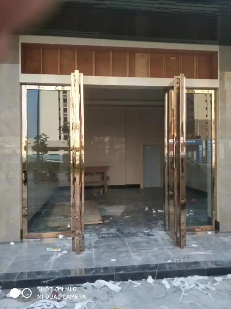 商铺店面玻璃门办公室玻璃门定制全国上门安.#抖音图文来了 # - 抖音