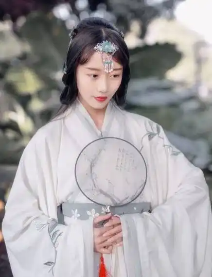 水瓶座的专属古装