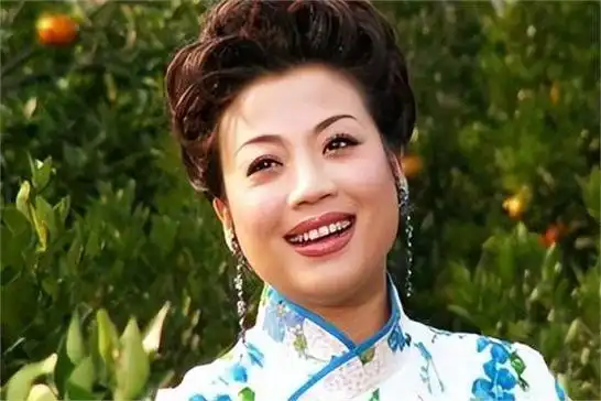 张也55岁还未婚,与吕继宏互相陪伴多年,不结婚也依旧幸福