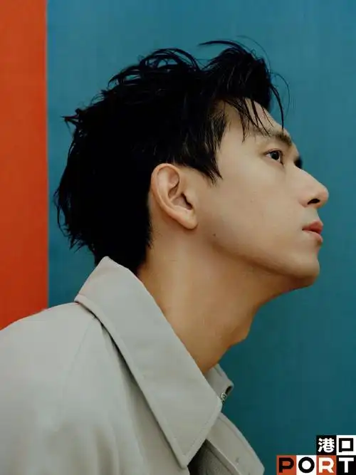 李现的左右脸是复制粘贴的吧##李现port中文版创刊封面