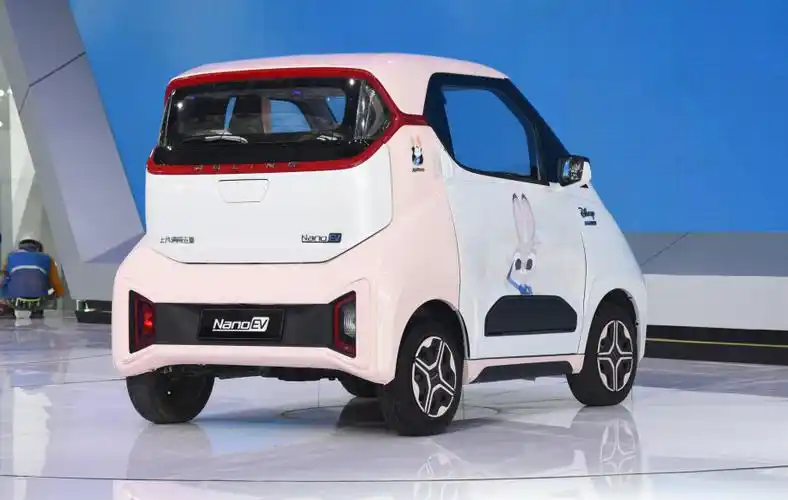 五菱的代步车,才卖5万多,全系2座,续航305km,全球限量5000台-新浪汽车