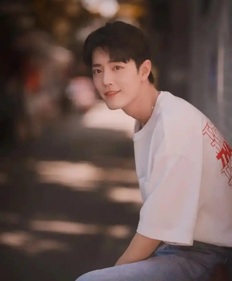 肖战生日快乐!超喜欢战哥这两张照片,让人充满希望和力量,生日 - 抖音