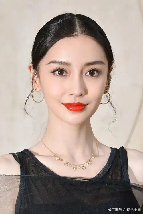 富二代  第3任:陈伟霆,前男友,华语影视男演员,歌手  第4任:郑中基