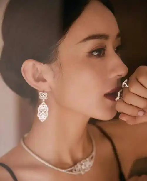 赵丽颖代言写真超靓!她貌美如花雪肤娇嫩太性感撩人_照片_睡衣_漂亮