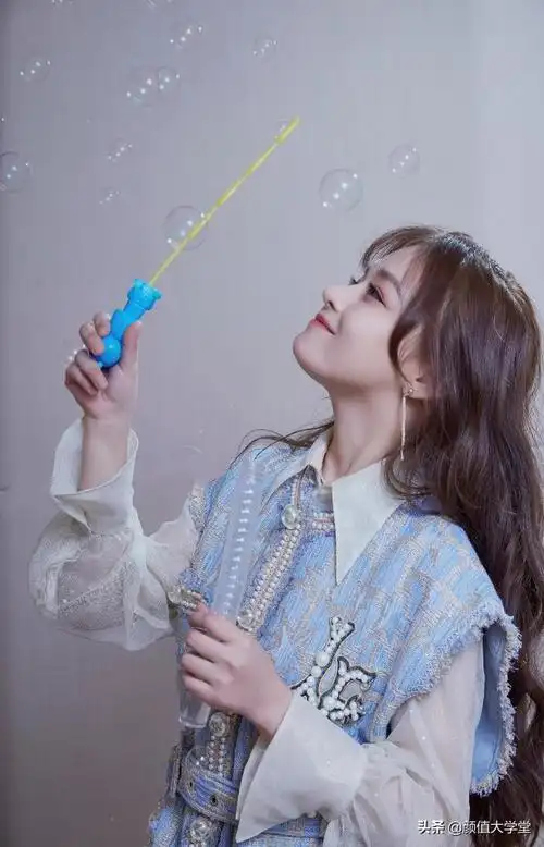 黄霄云长相变化有点大 黄霄云整容前后照片