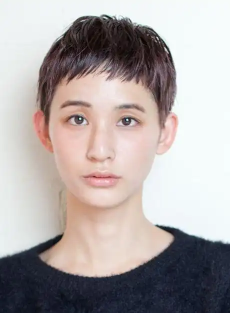 短发,露出耳朵就是不一样,利落个性还自然|发型|脸型|圆脸|眉上_网易