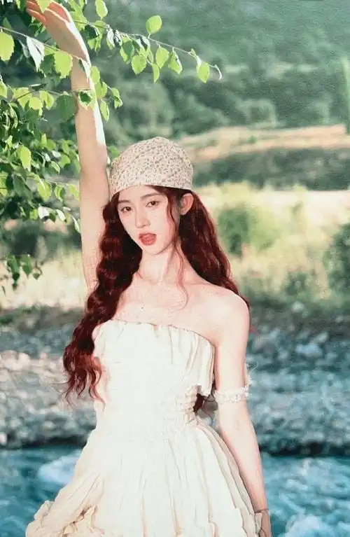 鞠婧祎超话#鞠婧祎粉墨江湖##鞠婧祎澹台台##鞠婧祎#  "月光透光窗 光