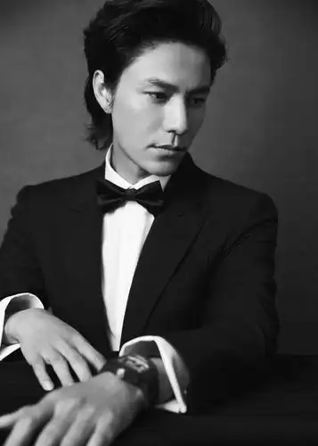 陈坤时隔八年再登春晚,网友惊叹:好嫩!