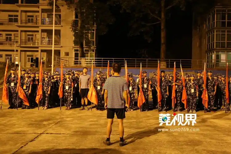 【莞视界】东纵小战士入驻虎门沙角部队 体验军人生活