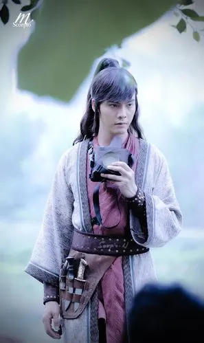 因为你,我拥有这顶皇冠.因为你,我负上这身软甲.