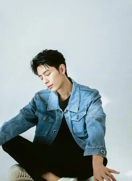 另一方面,一旦口嗨过头,引发了非常恶劣的影响,肖战还会选择维权,自己