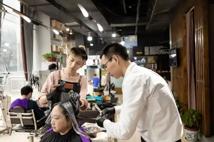 理发店洗个头随手拍摄