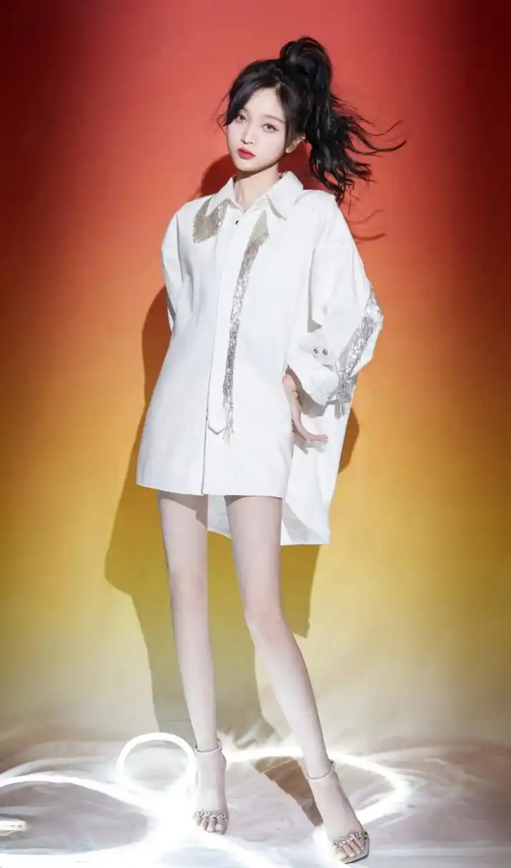 吴宣仪  美腿玉足合集