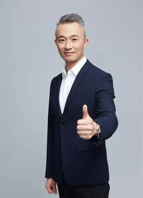 年仅51岁,本尊晒合影回应,近况被曝光_节目_上海电视台_网络