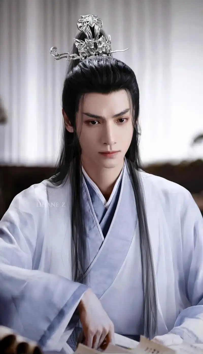 这才是古装男主该有的样子!他的神颜,符合所有清冷人设的形象