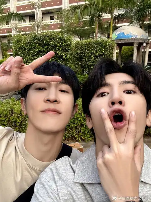 陈哲远马伯骞搞怪合照