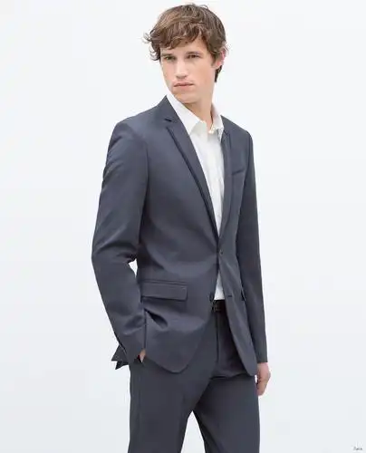 滚边翻领蓝色西装外套