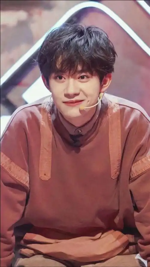 易烊千玺笑容合辑:你的开心就是我们的开心,梨涡笑看多少遍都不会够!