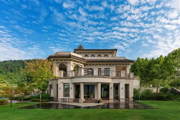 5000㎡欧式湖景城堡,泳池草坪大公区超适合遛娃_庄园