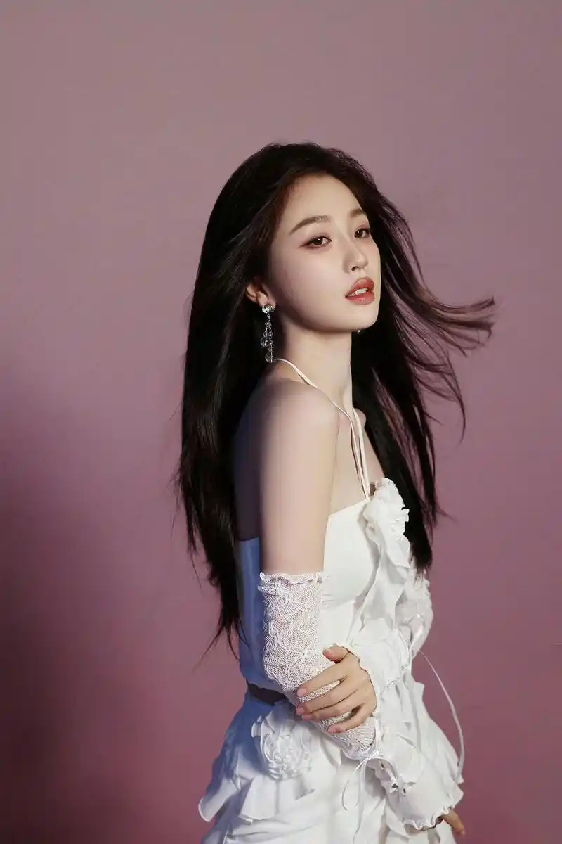 虞书欣拍摄花絮曝光,气场惊艳四座!