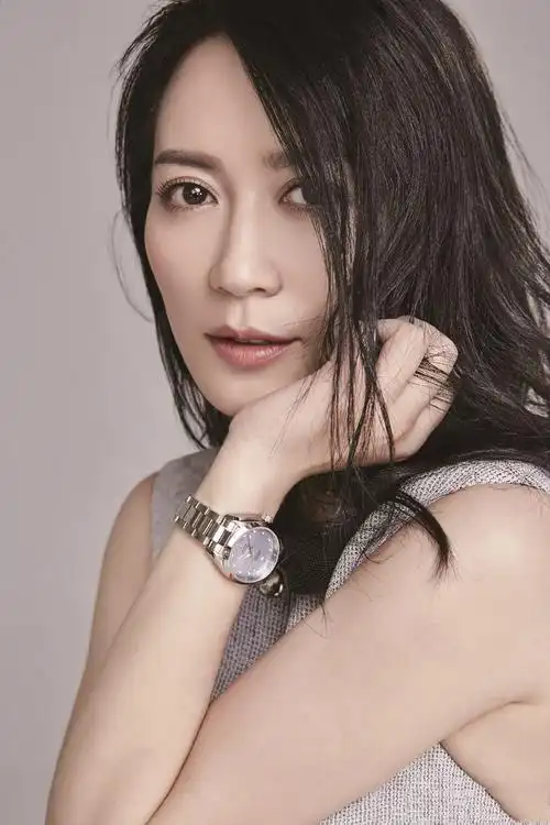 简介:俞飞鸿飘逸迷人的高清时尚图片,分享一组俞飞鸿图片给大家,图中