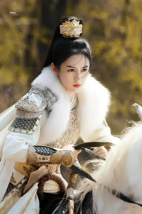 周也 少年将军 真的很喜欢周也的将军造型啊!