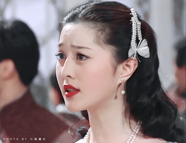 17岁的范冰冰美得让人移不开眼睛,颜值吊打当红小花