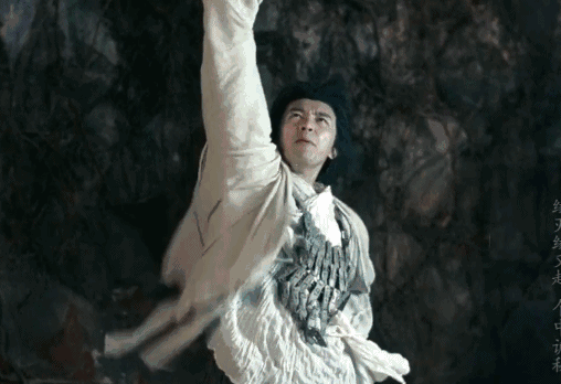 洞前,她占了此洞,并将其命名为盘丝洞,又抢了至尊宝手中的月光宝盒,再