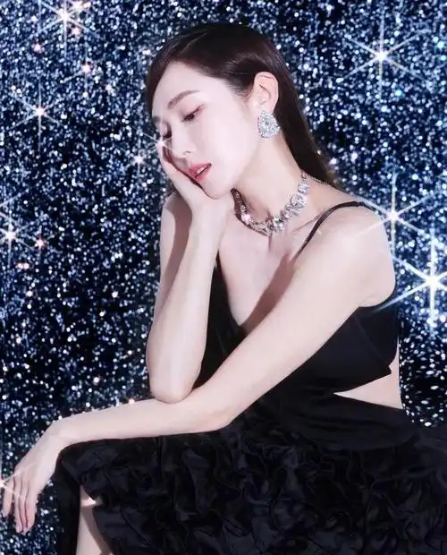 分享美女写真集-郑秀妍_网易订阅