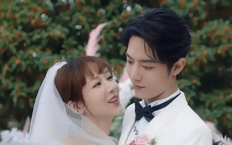 李沁一直很支持肖战,但杨紫才是真正捧红肖战的人