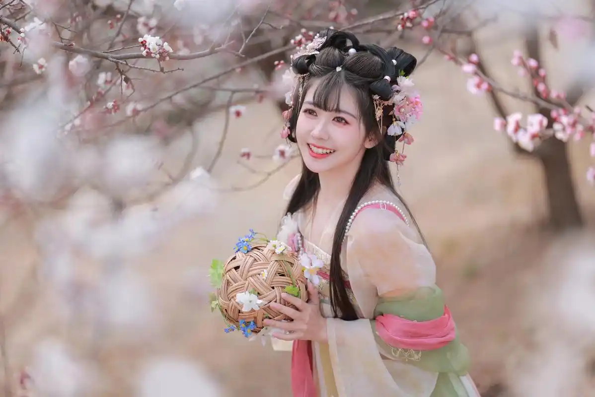 火箭少女101赖美云 甜美可爱 俏皮灵动 古风写真大片#明星# #明星穿搭