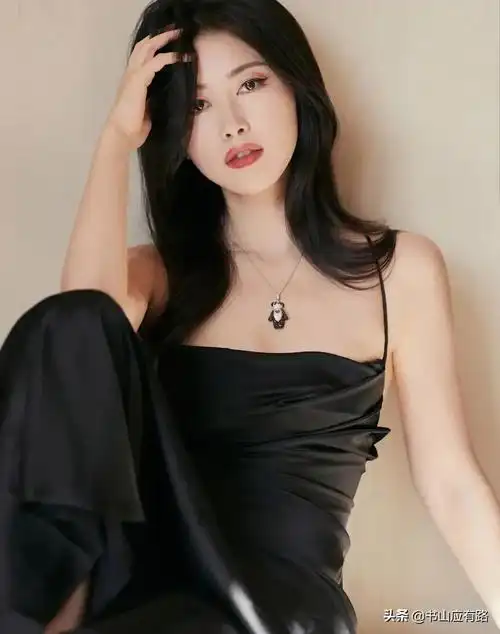 朱珠:连续8年入选全球最美百张面孔美女