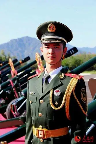 军人气质风景线