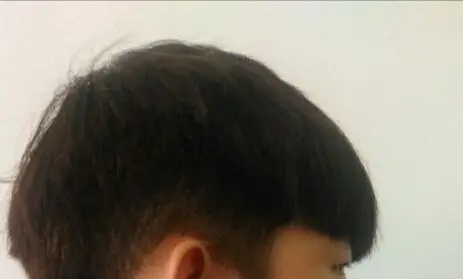我要剪现在十分流行的锅盖头,例外剪个锅盖头烫什么好看,我还留多长