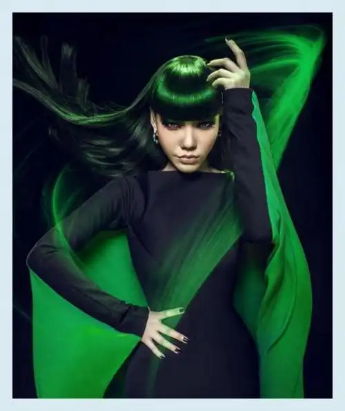 事实证明,一线歌手中"销声匿迹"的吴莫愁,早已走上一条不归路