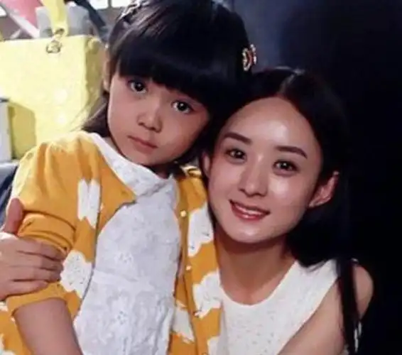 演了赵丽颖的女儿又演陈晓的儿子其实最开始认识她的是冯绍峰