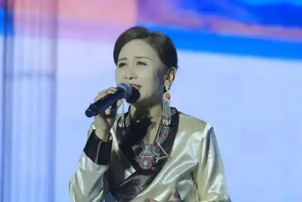 著名歌手央金兰泽,呼斯楞,敖日其楞,金波,亚东等及著名舞蹈演员李德戈