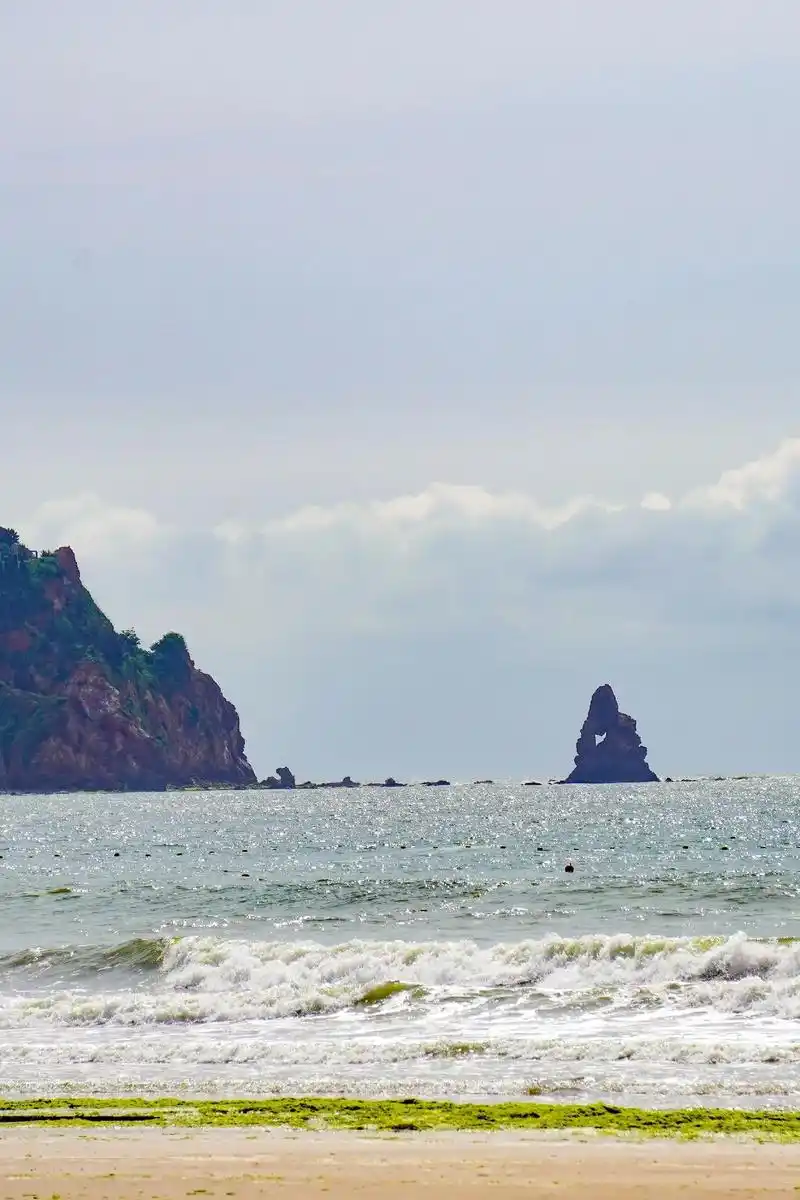 "石老人的传说,成了石老人的传说"#摄影 #青岛 #石老人海 - 抖音