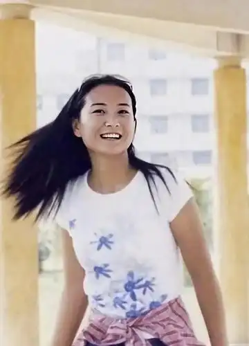 原创贾玲又胖了机场路透图走路困难网友担心身体状况