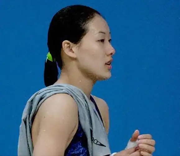 跳水皇后伏明霞不顾全家反对嫁大26岁丈夫如今后悔了吗