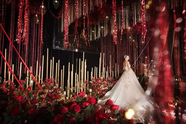 红黑色复古大气婚礼