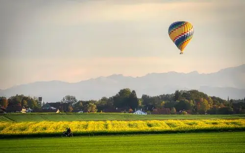 唯美绚丽的热气球图片桌面壁纸