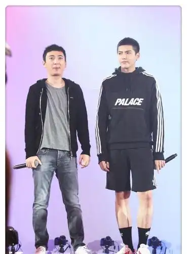 想学吴亦凡的招数,却走成蒋劲夫的路,错失这几点,卜凡难觅未来