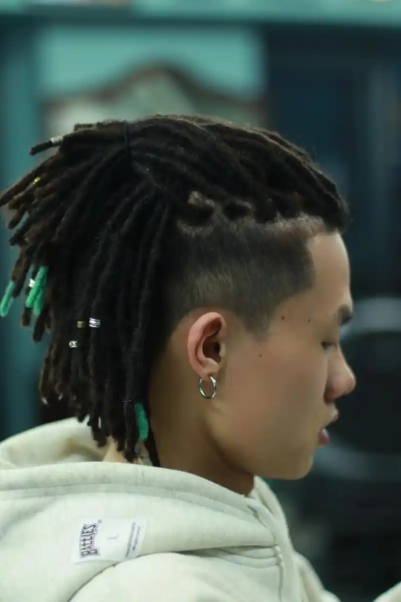 脏辫怎么玩都好看#脏辫 #男士理发店#西安美 - 抖音