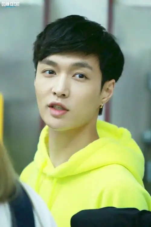 张艺兴 lay exo