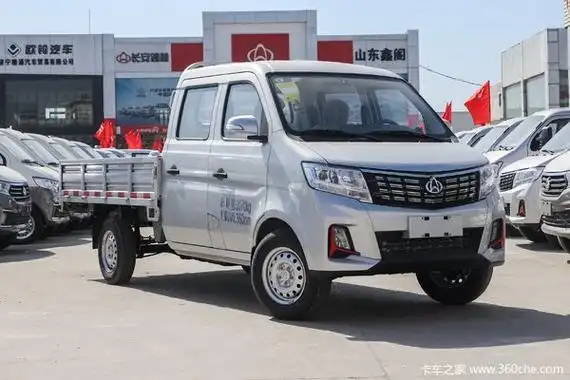 新豹t3 plus|年轻人的创富工具怎么选?越级智能轿卡有话说