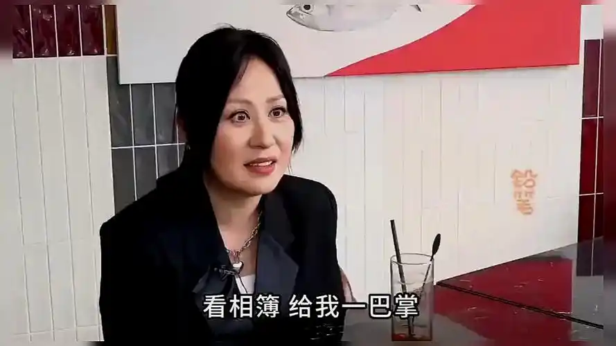 张卫健同初恋江欣燕约会 被江爸捉人 跳窗逃跑