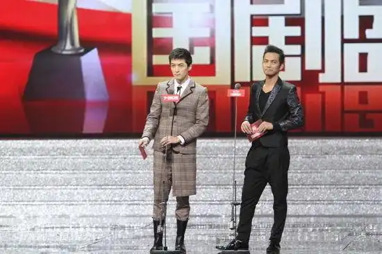 图文:国剧盛典现场--胡歌钟汉良